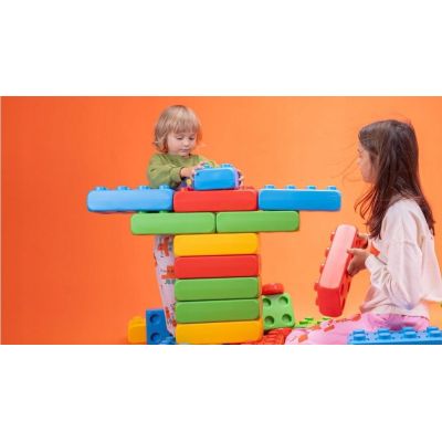 11. Marioinex building blocks "bricks" + 2 wheels, 30 pieces