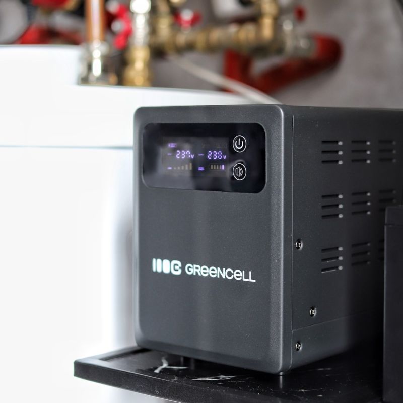 31. UPS Greencell PowerCore 2000VA 1200W AVR 24VDC LCD