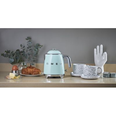 42. SMEG kettle model KLF05PGEU mini 0.8L pastelgreen