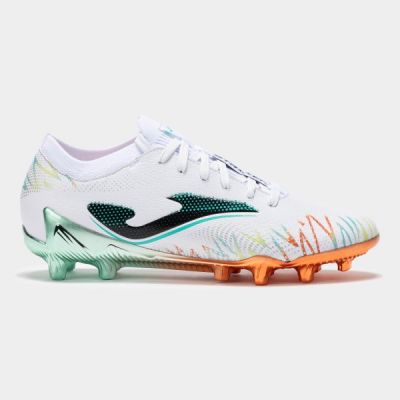 32. STRIKER 2502 WHITE FIRM GROUND