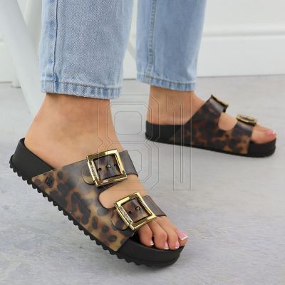 9. Zaxy RR285059 W INT2135D flip flops