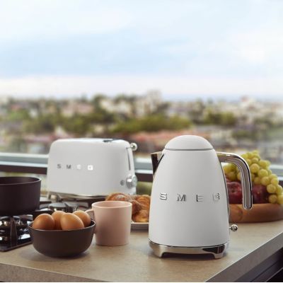 67. SMEG CLF03WHMEU Electric Kettle