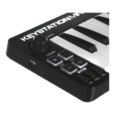 2. M-AUDIO Keystation Mini 32 III - Keyboard Controller