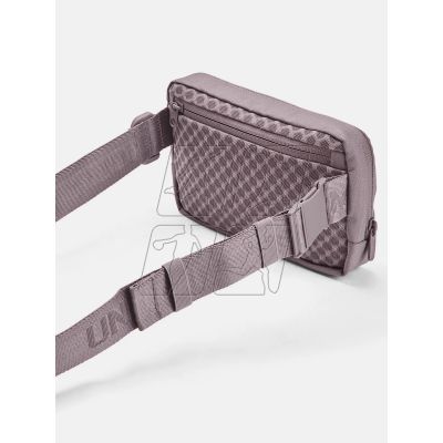 2. Under Armour 1378418-016 waist bag