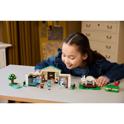 4. LEGO ANIMAL CROSSING 77056 Blathers and the Museum Collection