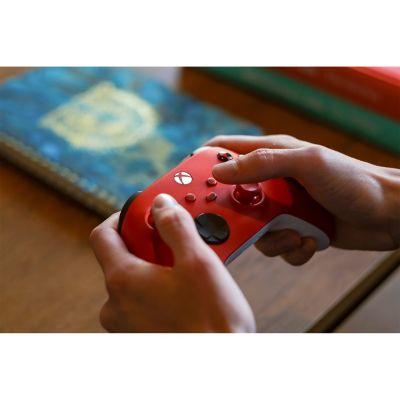 25. Microsoft Xbox Series Controller - Pulsating Red