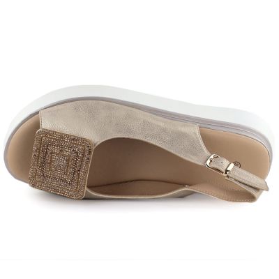 3. Women's sandals on a thick platform, gold Potocki SZ12590