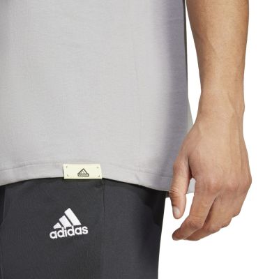 12. adidas Tech Linear Graphic T-shirt M IY0728