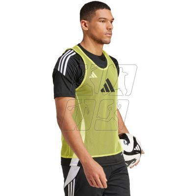 5. adidas Training 24 BIB JF3244 tag