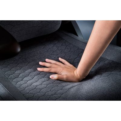 3. Razer Iskur V2 Gaming Chair Upholstered Seat Gray