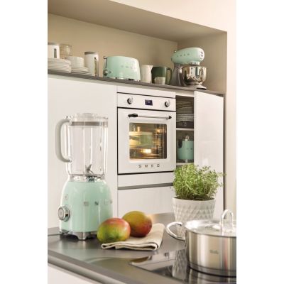 7. SMEG TSF01PGEU toaster pastel green
