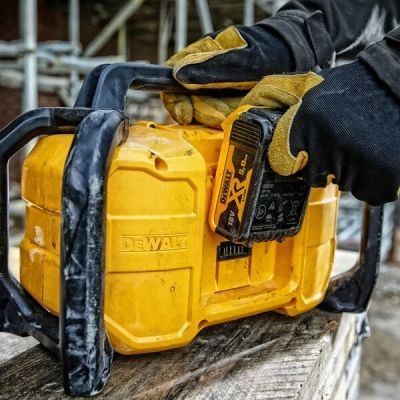 6. 18/54V XR DCR029-QW DEWALT Construction Radio