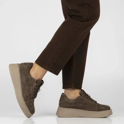 16. Women's brown leather sneakers on the platform Filippo DP7982