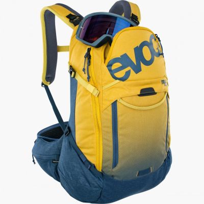 4. Evoc Trail Pro 26 enduro backpack - curry/denim size: S/M
