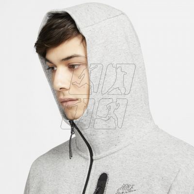 4. Nike Sportswear Tech Fleece M DD4688-010 sweatshirt