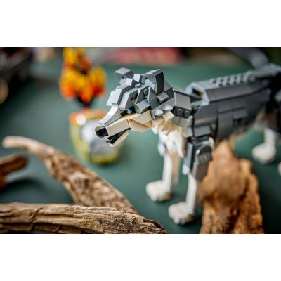 9. LEGO Creator 3in1 31393 - Forest Animals: Gray Wolf