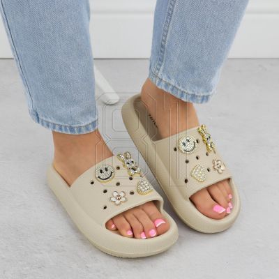 6. Vinceza W 76055 JAN404B flip-flops