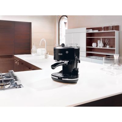 6. DeLonghi Icona ECO 311.BK (1100W; black) espresso machine