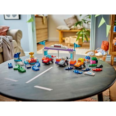 22. LEGO DUPLO TOWN 10445 F1 Cars and Drivers