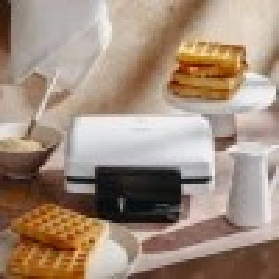 10. ADLER AD 3085 waffle maker