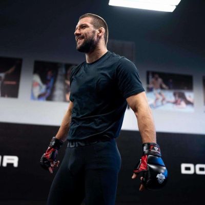 4. MMAsparring gloves S/M - Phantom Red - Valor Series