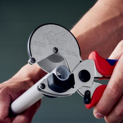 30. KNIPEX PIPE CUTTER FOR COMPOSITE AND PLASTIC PIPES