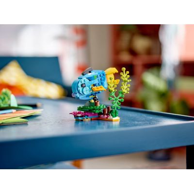 8. LEGO Creator 31136 Exotic Parrot