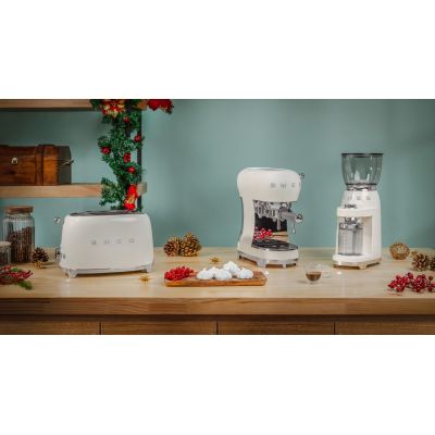 9. SMEG Coffee Machine (ECF02CREU) creme