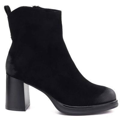 2. Black women’s heeled platform ankle boots Potocki SZ12844