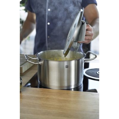 8. ZWILLING Pro 65123-240-0 tall pot with lid - 6.2 ltr