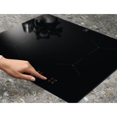 16. ELECTROLUX LIL61424C induction hob with 230V plug