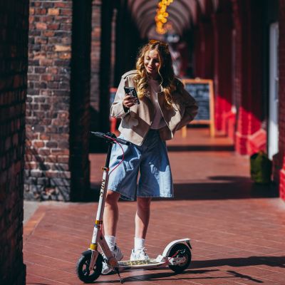 5. HM209T WHITE-GOLD SCOOTER WITH DISC BRAKE NILS EXTREME