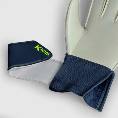 3. SELECT 03 Youth Goalkeeper Gloves