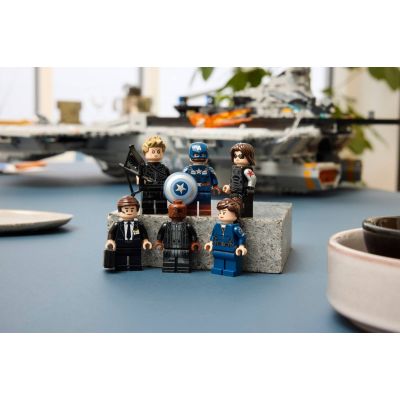 9. LEGO Marvel Super Heroes 76354 - SHIELD Helicarrier