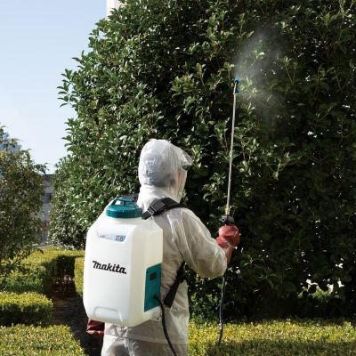 5. Makita DUS158Z Garden Sprayer Backpack Garden Sprayer 15 l