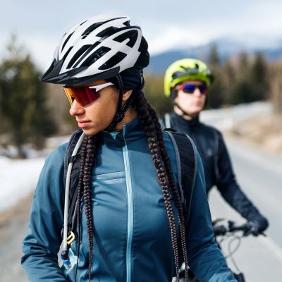 11. Wozinsky MTB Bike Helmet with Removable Visor and Rear USB Light L - Black and White