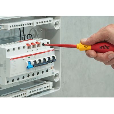 3. Wiha 41003 Hand Screwdriver Set Standard Screwdriver