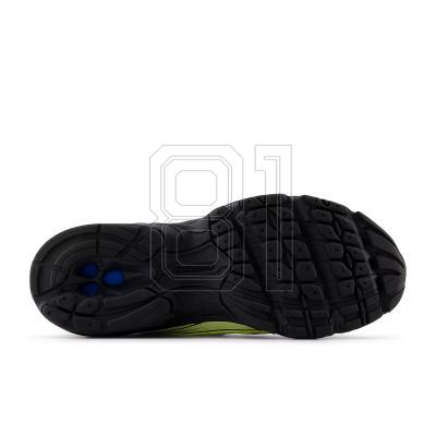 5. New Balance U740FR2 sports shoes