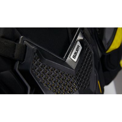 2. Bauer Ultrasonic Int M 1058491 hockey shoulder pads