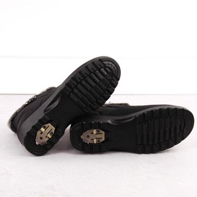 11. Women’s black snow boots with fur lining Vinceza 86231