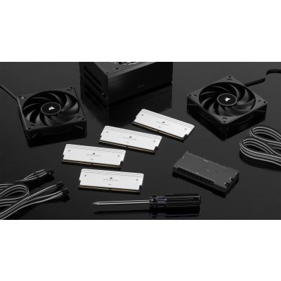 6. Memory Corsair Dominator Titanium CMP32GX5M2B6000C30W 32GB 2x16GB DDR5 6000MHz