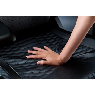 5. Razer Iskur V2 Gaming Chair Upholstered Seat Black