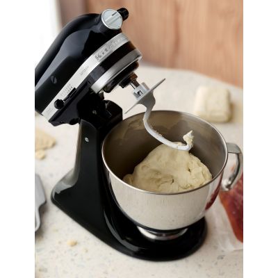 7. KitchenAid Artisan Kitchen Machine 5KSM175PSEOB 4.8 L