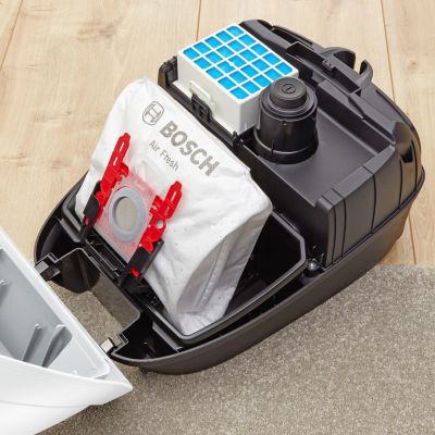 7. BOSCH BGL 6HYG1 vacuum cleaner