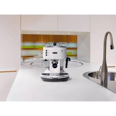 5. DeLonghi ECO 311.W espresso machine (1100W; white)