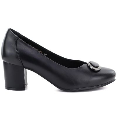 6. Black leather pumps with a block heel, Potocki JE19511
