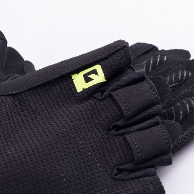 8. IQ Ilario M 92800595426 training gloves