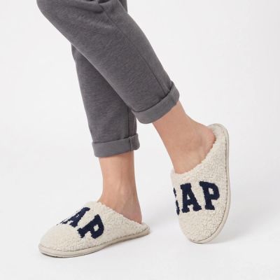 2. GAP women's slippers Plano II insulated slippers fashionable beige