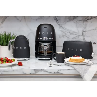 53. Smeg KLF03BLMEU electric kettle