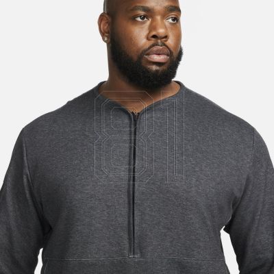 8. Nike Dri-Fit M DD2186-010 sweatshirt